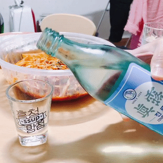 골뱅이 소면과 함께 콸콸콸