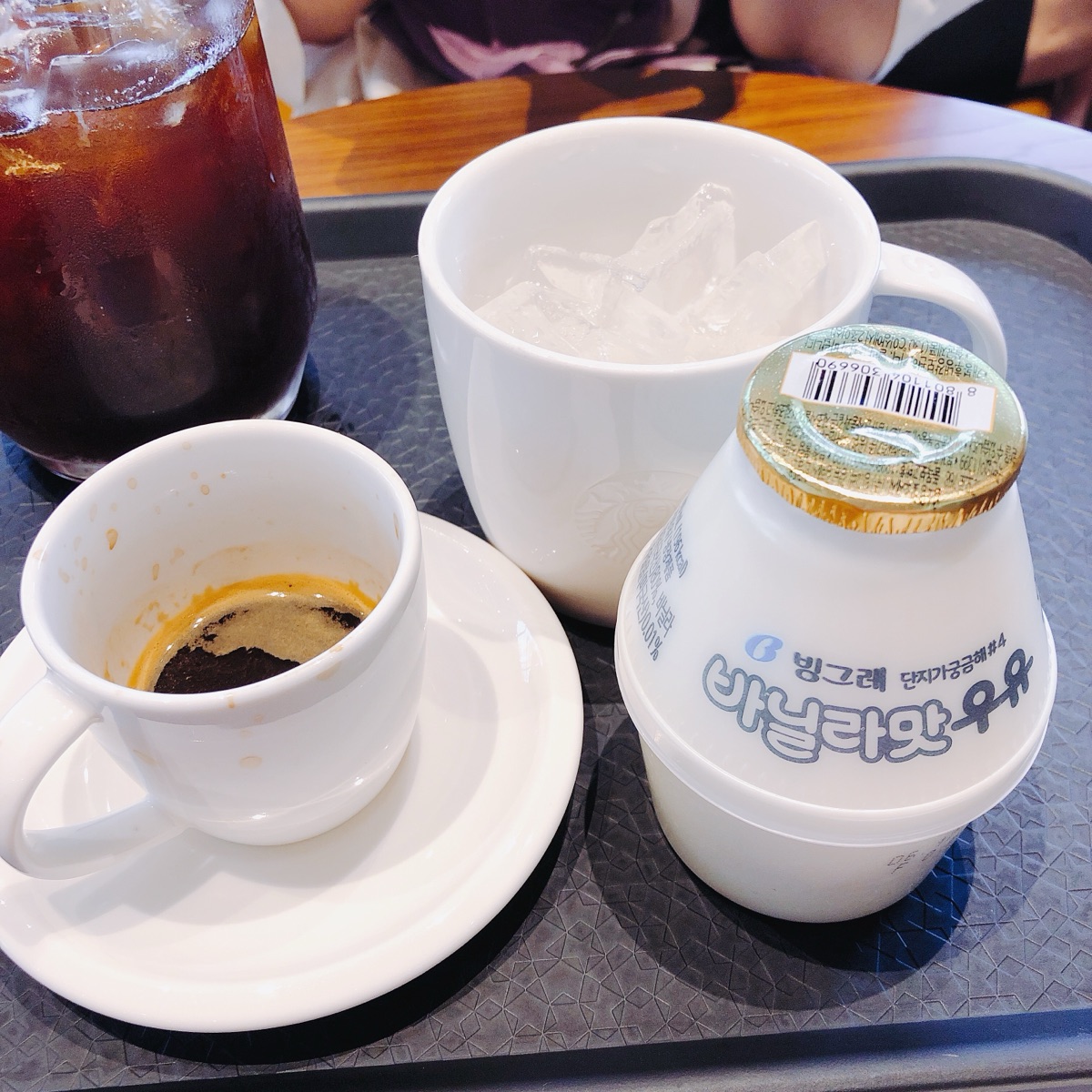에스프레소, 얼음잔, 바닐라맛 우유
